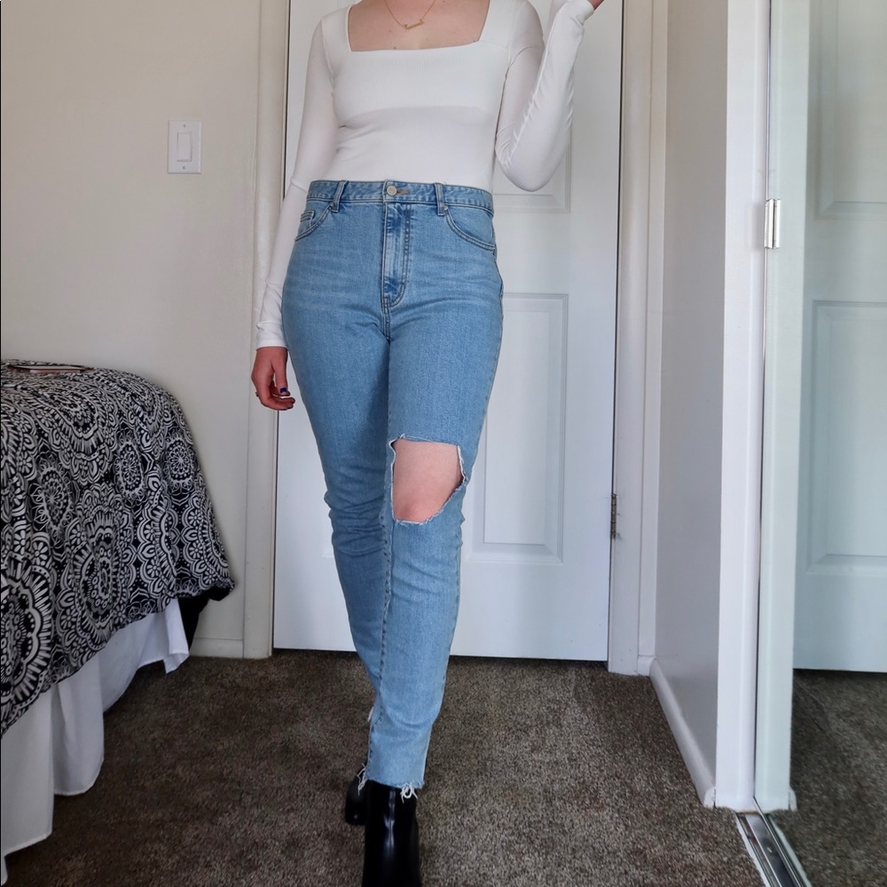 Light wash ripped skinny jeans